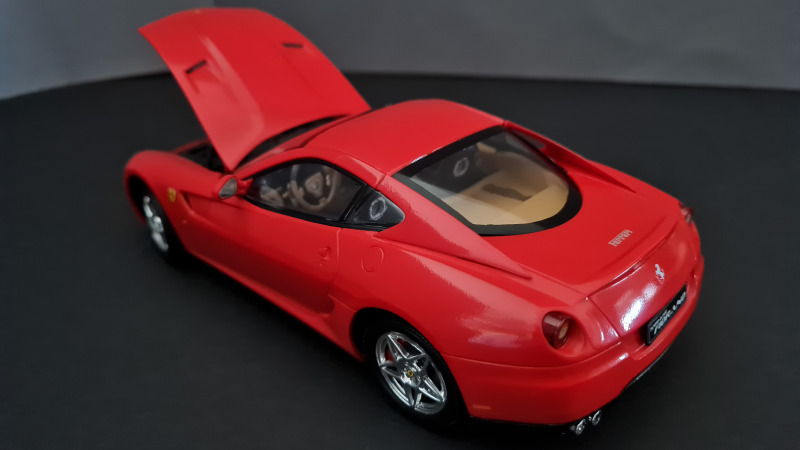 OPO 10 Ferrari 599 GTB Fiorano 2006 - 1/24 Scale Collectible Model Car With Display Case