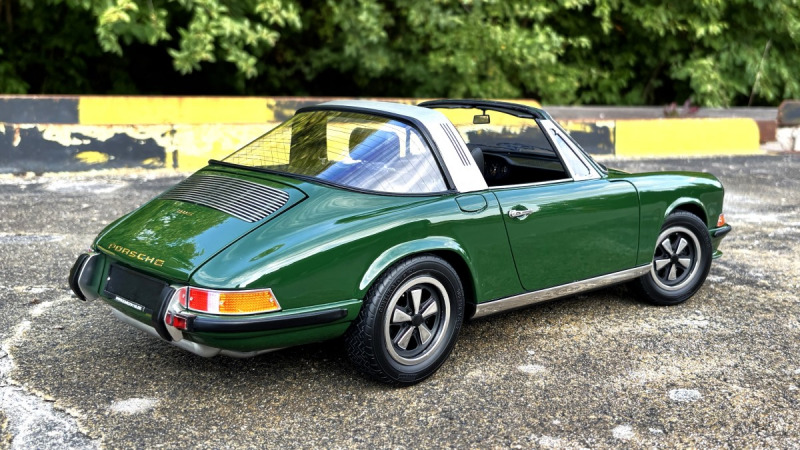 Porsche 911 Targa 2.4 (Ölklappe)