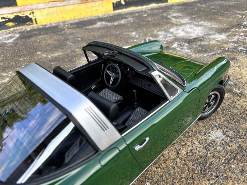 Porsche 911 Targa 2.4 (Ölklappe)