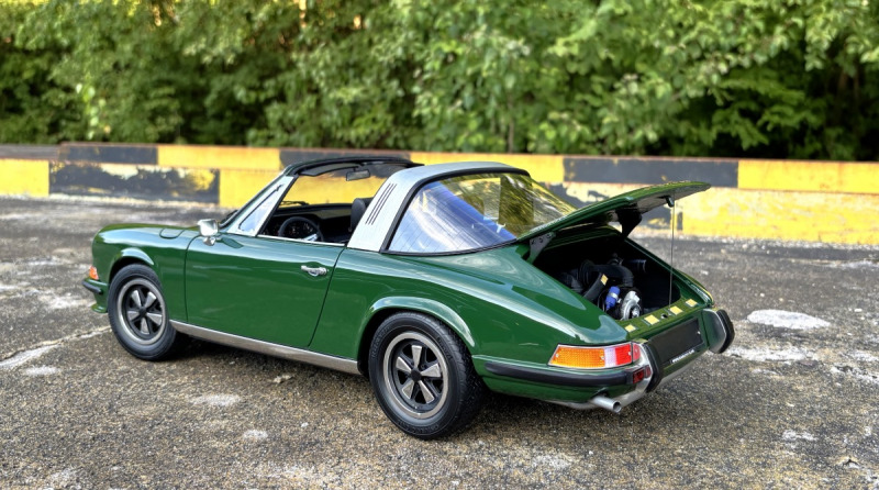 Porsche 911 Targa 2.4 (Ölklappe)