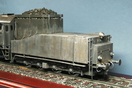 Kriegslokomotive Baureihe 52 mit Steifrahmentender 4 T 30