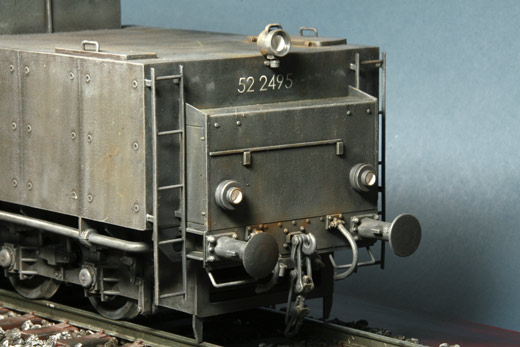 Kriegslokomotive Baureihe 52 mit Steifrahmentender 4 T 30