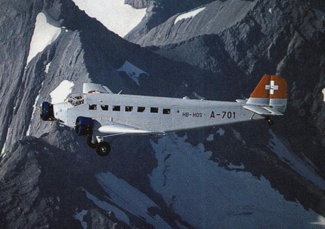 Die Ju 52/3m HB-HOS (A-701) noch ohne Aufschrift „JU-Air“
