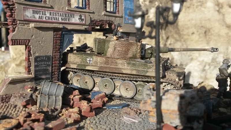 Zahlreiche Gebrauchsspuren, wie der fehlende Kotflügel, zeugen von dem anstrengenden Leben des Tiger-Panzers.