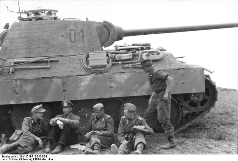 QUELLE - Bundesarchiv_Bild_101I-712-0498-34 _Russland _Oberst_Langkeit _Panzer_V_ Panther