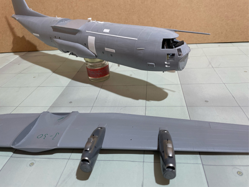 Maquette Zvezda 1/72 C-130 J-30 – Avion Militaire à Assembler, 89 Pièces, Figurines Incluses