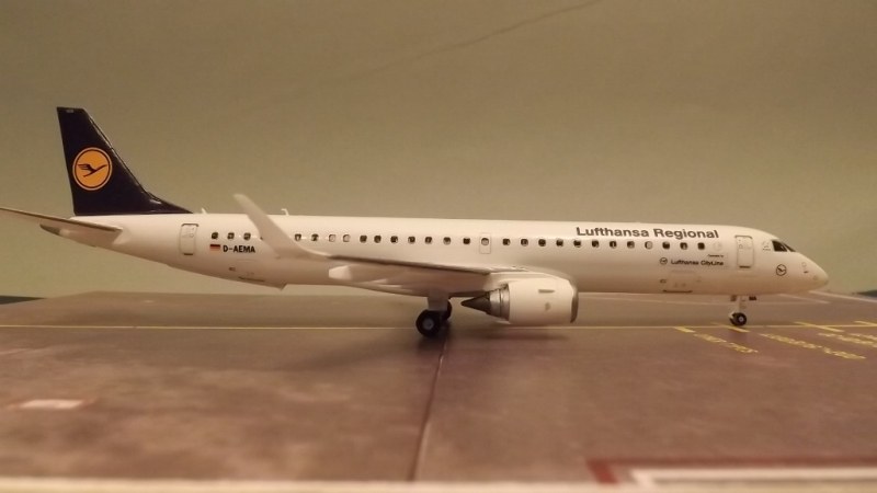 Embraer 195