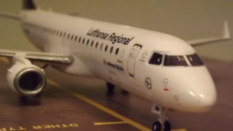 Embraer 195