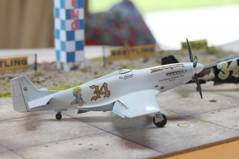 Race Mustang P-51 #34 "Miss Foxy Lady" (White)