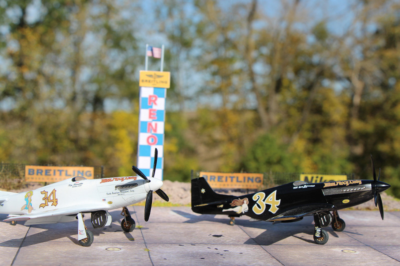 Race Mustang P-51 #34 "Miss Foxy Lady" (White)