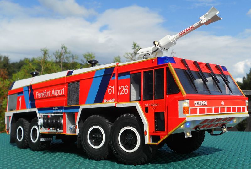 Rosenbauer GFLF Simba 8X8