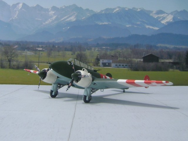 Modell Potez 632 B-1 1944 mit der Neutralitätsbemalung 