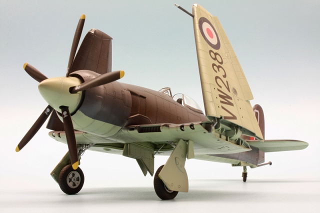Maquette F-Toys 1/144 Hawker Sea Fury FB.11 - Avion Chasseur Marine Australienne