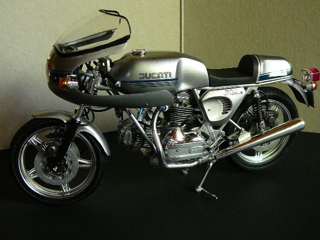 Ducati 900 SS