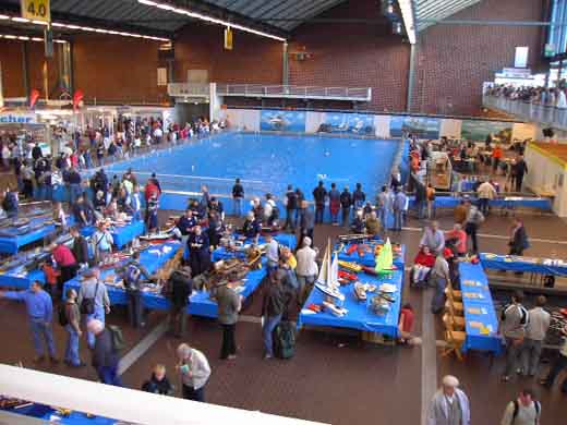 Das 500m? große Wasserbecken in welchem Schiffsrennen stattfanden.