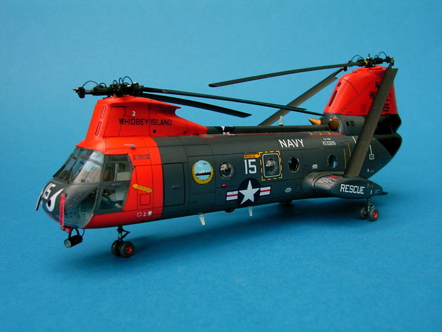 Der CH-46D der US Navy.