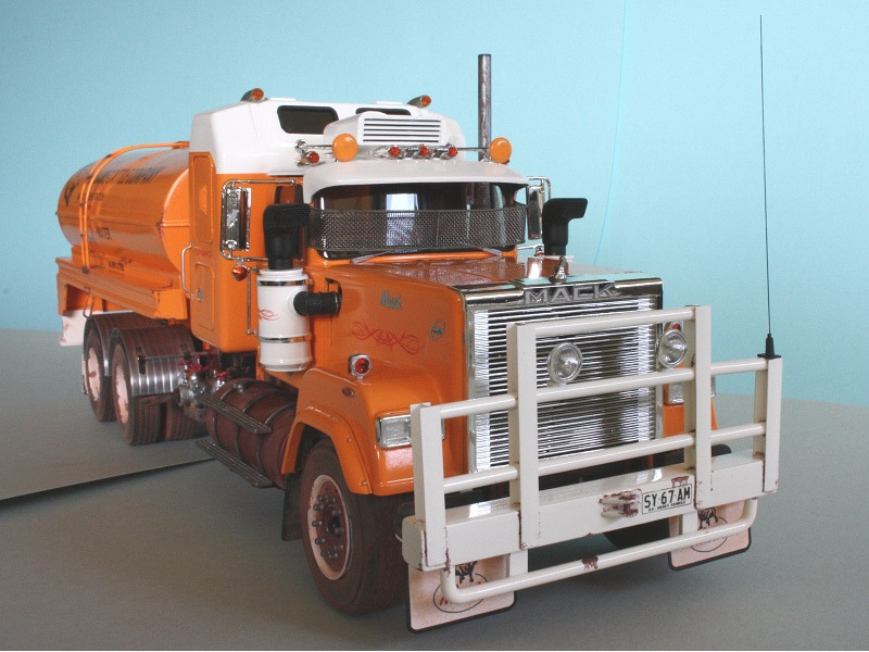 Mack Superliner