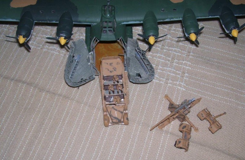 Grande Modello WWII Messerschmitt Me 323 E-2 Gigant Con Sd.Kfz. 251 – Great Wall Hobby Scala 1:144