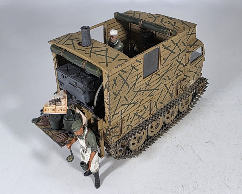 Feldküche auf Raupenschlepper Ost 01