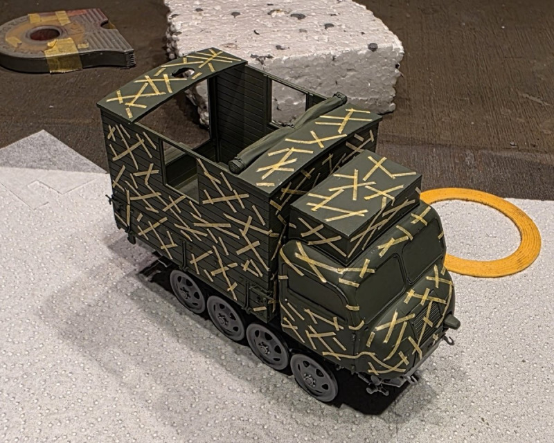 Feldküche auf Raupenschlepper Ost 01