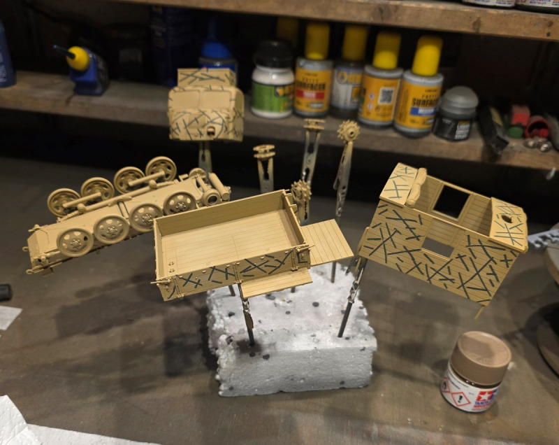 Feldküche auf Raupenschlepper Ost 01