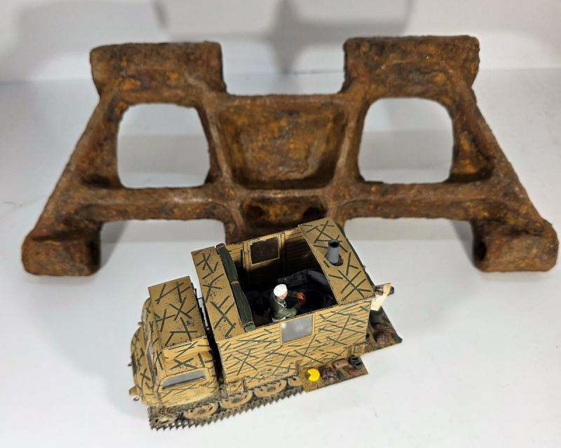 Feldküche auf Raupenschlepper Ost 01