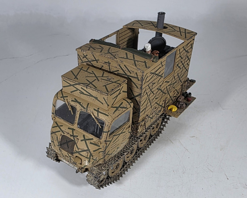 Feldküche auf Raupenschlepper Ost 01