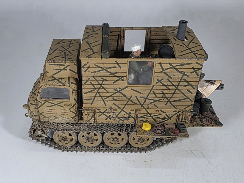 Feldküche auf Raupenschlepper Ost 01