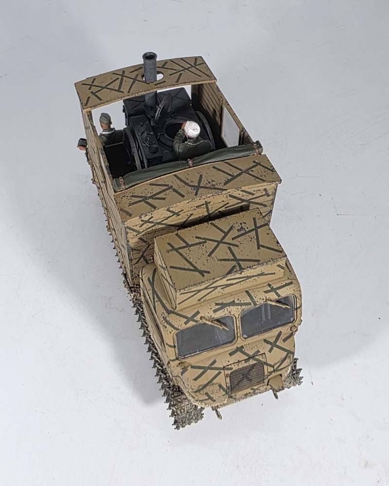 Feldküche auf Raupenschlepper Ost 01