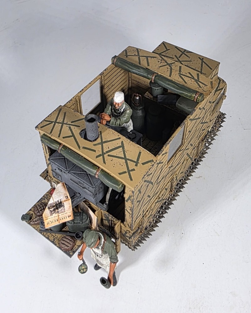 Feldküche auf Raupenschlepper Ost 01