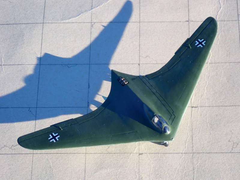 Kit Maquette Avion Militaire Horten Ho-IX V1 - Échelle 1/72 - AMP 72-007 - Plastique - À Partir De 12 Ans