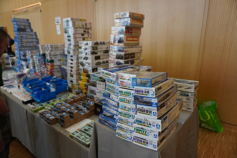 Bausatz- und genereller Bastelbedarf konnte beim Händler vor Ort gedeckt werden