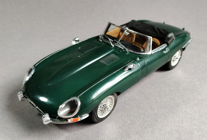 Jaguar E-Type Roadster w/paint & glue 1/24 Revell Germany