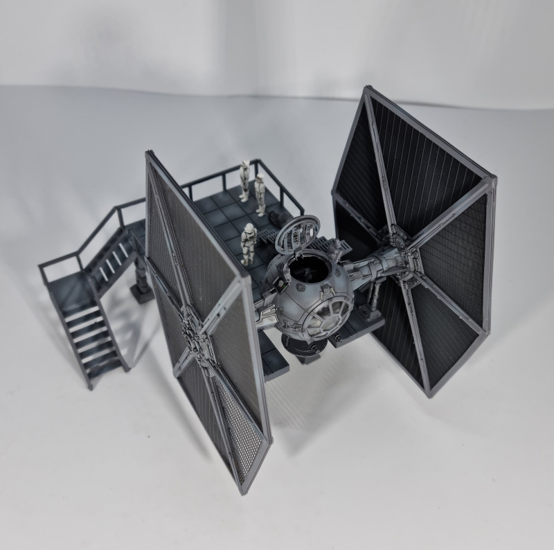 TIE Fighter bei der Wartung