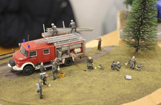 Die Feuerwehr im Einsatz. Das kleine Dio war im Maßstab 1:87!!