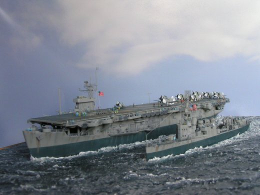 USS Card (CVE-11) und USS Borie (DD-215)