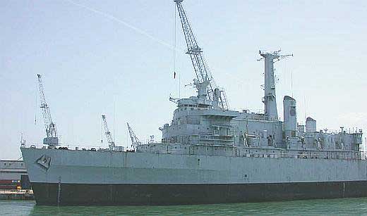 HMS Intrepid vor dem Abwracken