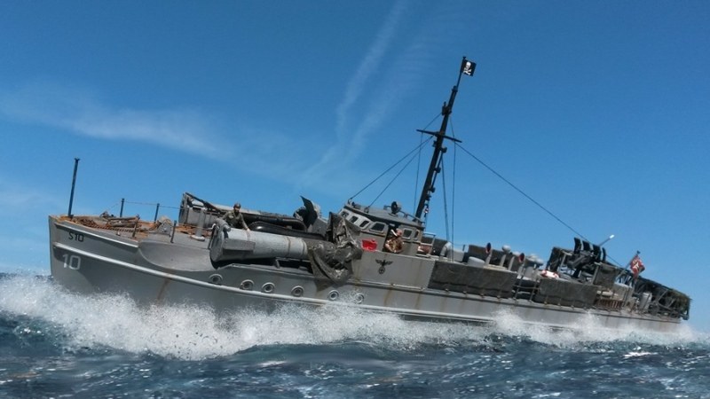 Ein Schnellboot S-10 der deutschen Kriegsmarine kehrt von einer Aufklärungsmission in den Heimathafen zurück.