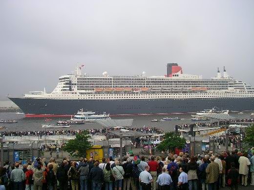 Queen Mary 2 in Hamburg