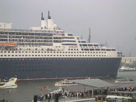 Queen Mary 2 in Hamburg