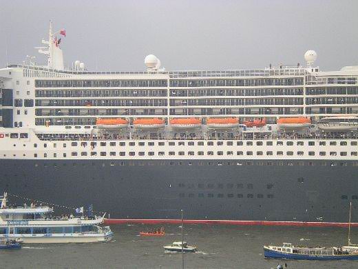 Queen Mary 2 in Hamburg