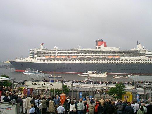 Queen Mary 2 in Hamburg