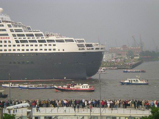 Queen Mary 2 in Hamburg