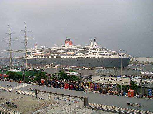 Queen Mary 2 in Hamburg