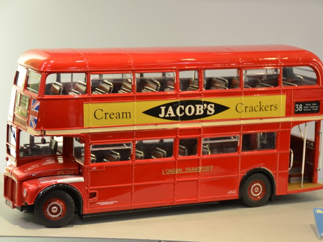 London Bus in 1:24 von Revell