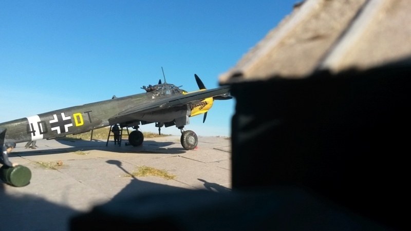 Blick auf die großflächig verglaste und stark bewaffnete Kanzel der Ju 88A-4.