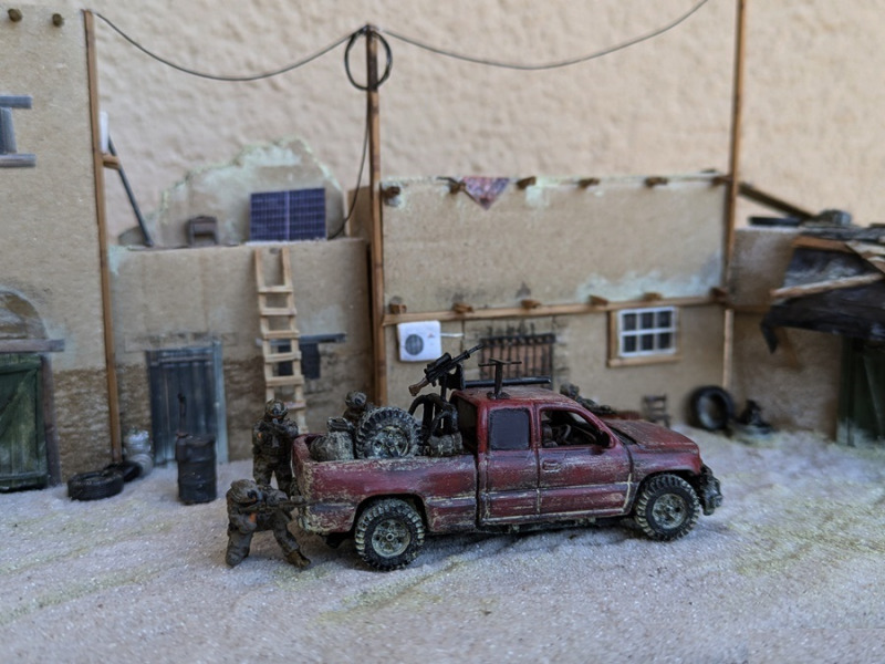 Der von den Ranger verwendete zivile Toyota Pickup wurde nach allen Regeln der Kunst verschmutzt und eingestaubt