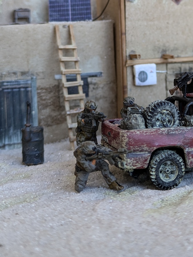 Gewagte Nahaufnahme. Trotz der geringen Größe der 1:72 Ranger bin ich sowohl vom Detaillierungsgrad als auch vom Ergebnis der Bemalung begeistert