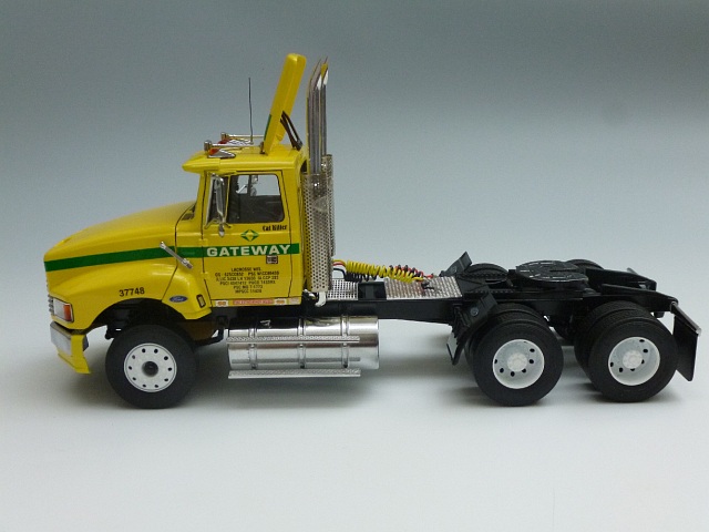 Ford Aeromax 106 mit Box Trailer