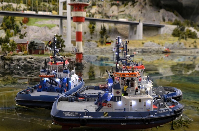 Alle drei Fairplay sind bereit zum Schlepperballett auf dem Miniatur Hafengeburtstag in Hamburg.